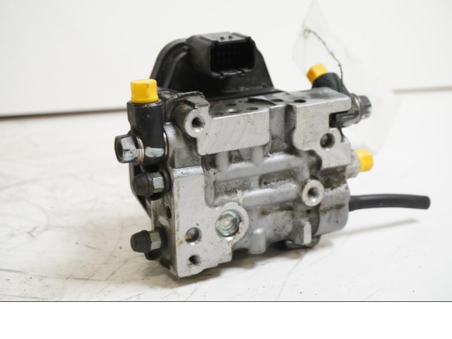 Höger sida på ABS Modulator från en Honda CBR 1000 RR -2009 motorcykel.