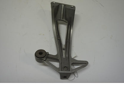 Baksidan på Fotpinnefäste från en Yamaha FZ1-SA -2007 motorcykel.