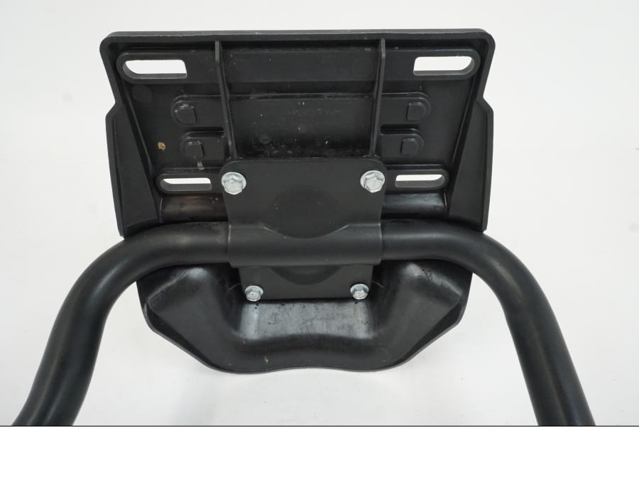 Snett uppifrån på Skylthållare från en H-D FAT BOB fxfb -2018 motorcykel.