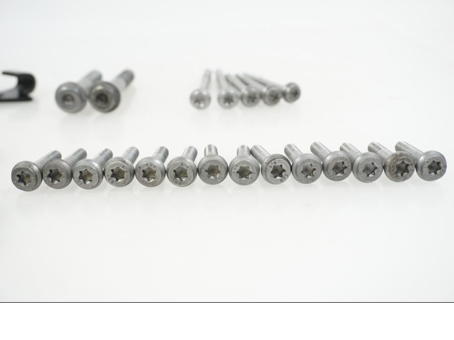 Snett uppifrån på Skruv / Mutter etc från en BMW F 850 GS -2019 motorcykel.