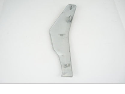 Snett nerifrån på Vattenkylkåpa från en Ducati Streetfighter V2 -2023 motorcykel.