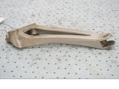 Framsidan på Fotpinnefäste från en Yamaha YZF 1000 R1 -2010 motorcykel.