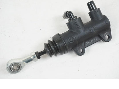 Framsidan på Bromshuvudcylinder från en KTM 1290 Super Duke R EVO -2023 motorcykel.