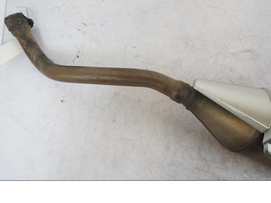 Snett uppifrån på Ljuddämpare från en Yamaha XT 660 R -2007 motorcykel.