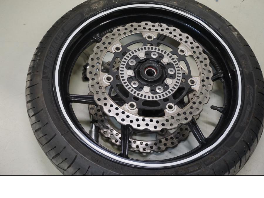 Höger sida på Hjulpaket från en Kawasaki ER-6N -2009 motorcykel.