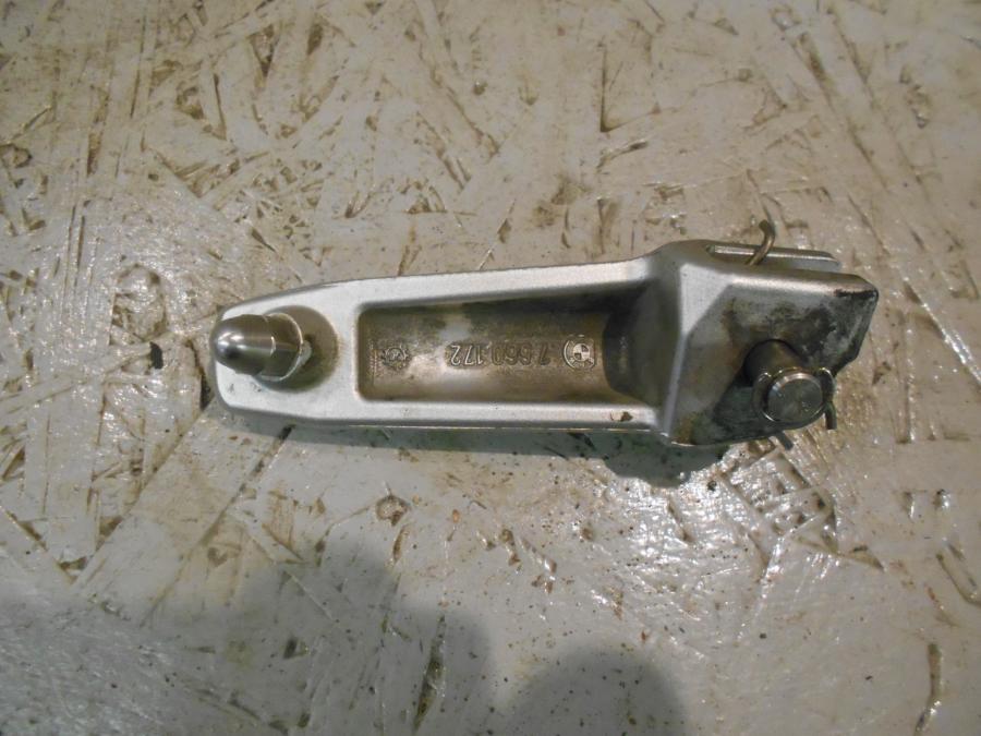 Baksidan på Fotpinne från en BMW K 1300 R -2009 motorcykel.