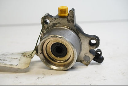 Baksidan på Kopplingslavcylinder från en Honda CB 1300 F -2004 motorcykel.