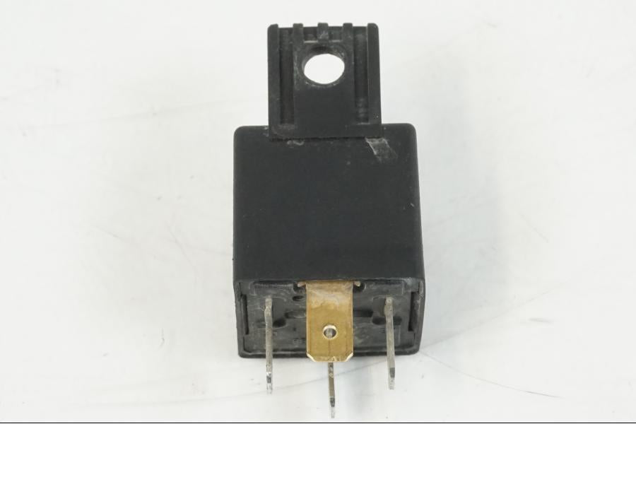 Höger sida på Relä från en AJP PR7 -2021 motorcykel.