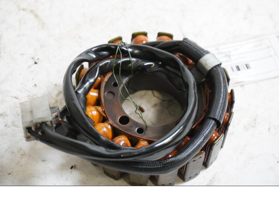 Framsidan på Generator från en Kawasaki VN 800 -1998 motorcykel.