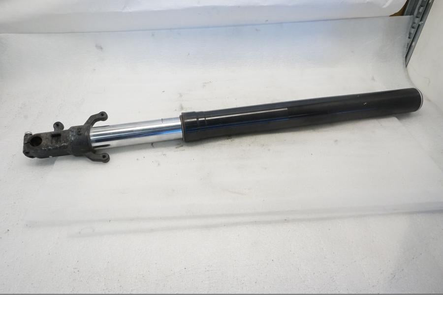 Baksidan på Gaffelben från en KTM 125 Duke -2015 motorcykel.