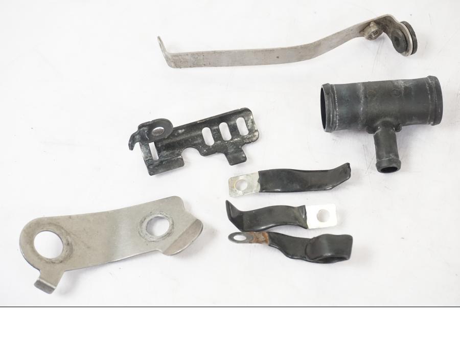 Höger sida på Skruv / Mutter etc från en Kawasaki ZX-6R -2011 motorcykel.