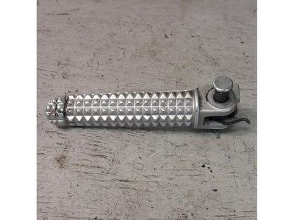 Framsidan på Fotpinne från en Yamaha YZF R6 -2006 motorcykel.