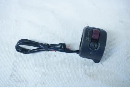 Framsidan på Styrelreglage från en Ducati 899 Panigale -2015 motorcykel.