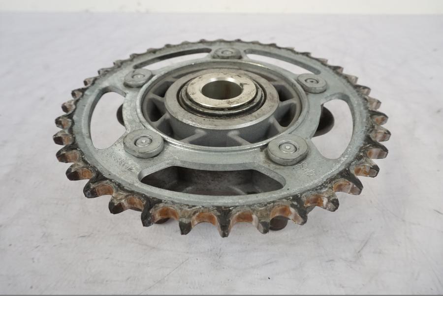 Framsidan på Drevfäste från en KTM 990 Super Duke -2006 motorcykel.