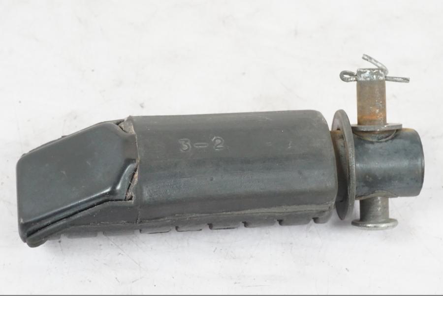 Höger sida på Fotpinne från en Honda NT 650 V -2002 motorcykel.