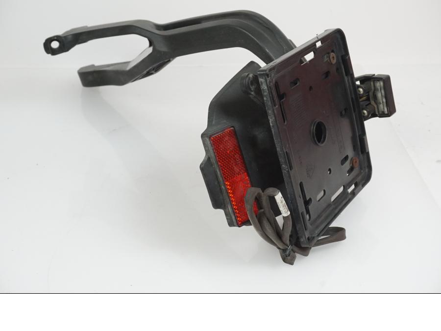 Höger sida på Skylthållare från en Ducati Scrambler 800 -2016 motorcykel.