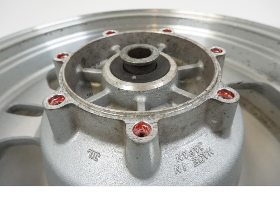 Höger sida på Fälg från en Kawasaki VN 1500 Mean Streak -2002 motorcykel.