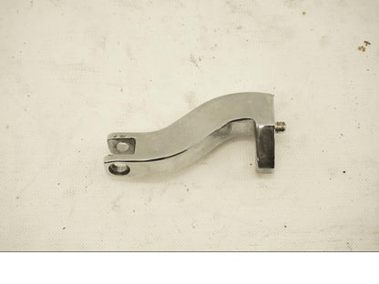 Framsidan på Fotpinnefäste från en H-D Street Glide FLHX -2007 motorcykel.