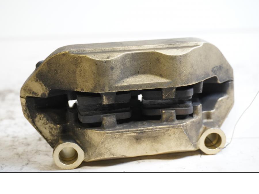 Höger sida på Bromsok från en BMW S 1000 R -2015 motorcykel.