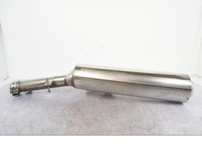 Snett nerifrån på Ljuddämpare från en Honda CBR 1100 XX -2000 motorcykel.