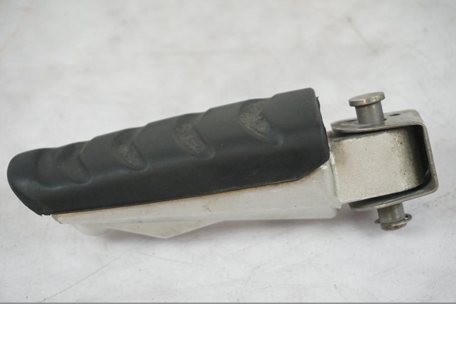 Framsidan på Fotpinne från en BMW R 1200 R -2007 motorcykel.