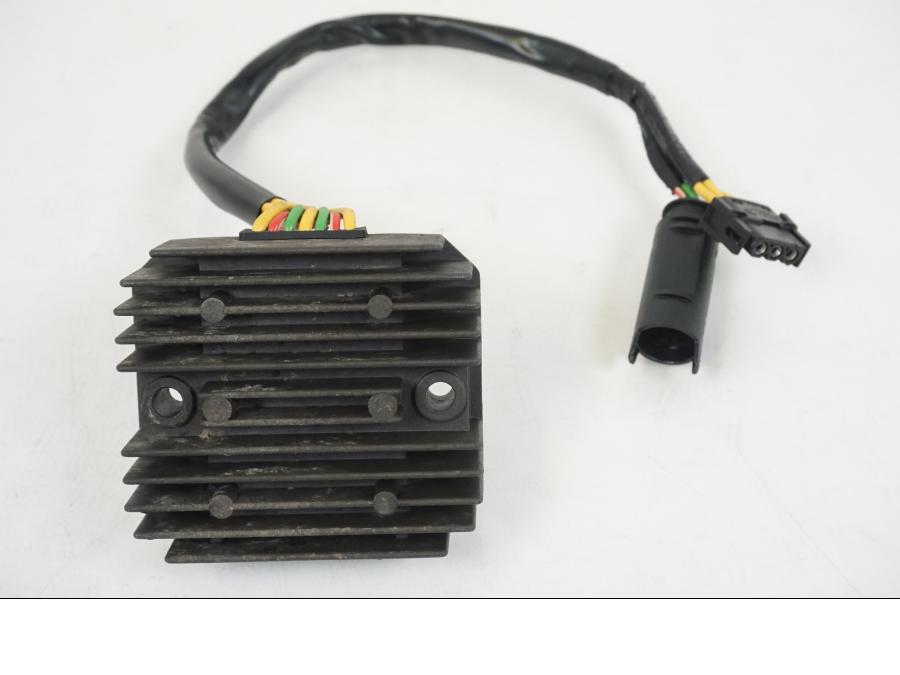 Framsidan på Likriktare från en BMW F 650 CS -2002 motorcykel.