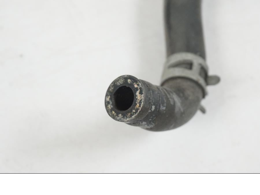 Snett nerifrån på Vattenkyl Slang Set från en Suzuki SV 650 S -2005 motorcykel.