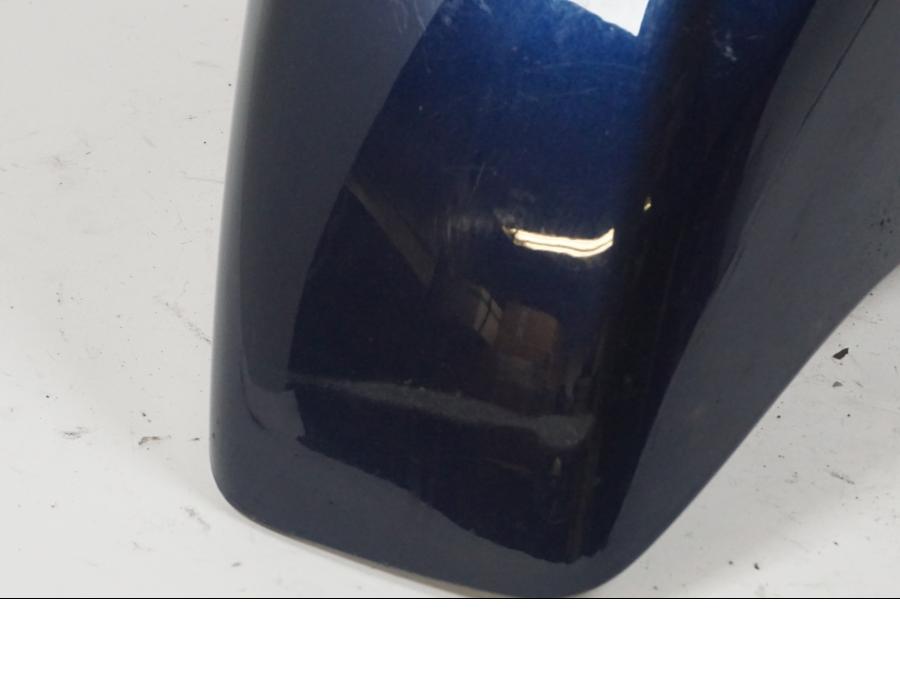 Snett nerifrån på Framskärm från en BMW K 1100 LT -1996 motorcykel.