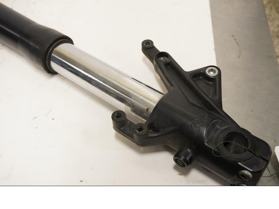 Baksidan på Gaffelben från en KTM 640 Duke -2006 motorcykel.