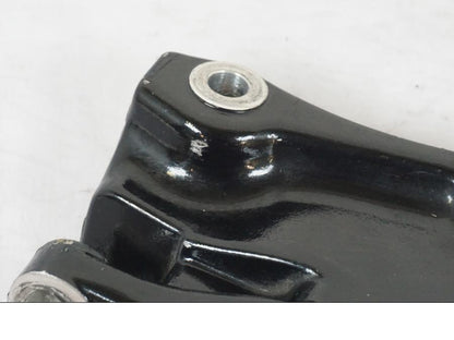 Höger sida på Bromsoksfäste från en Yamaha XVS 1100 -2004 motorcykel.