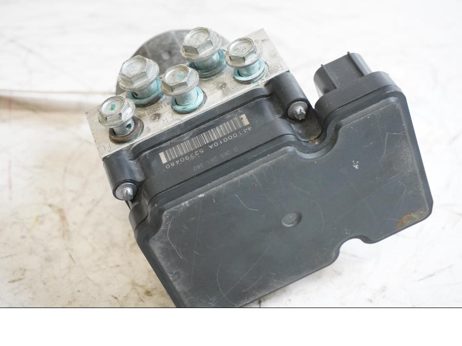 Baksidan på ABS Modulator från en H-D Street Glide FLHX -2016 motorcykel.