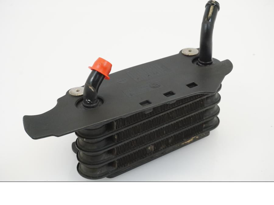 Baksidan på Oljekyl från en BMW R 1150 R -2002 motorcykel.