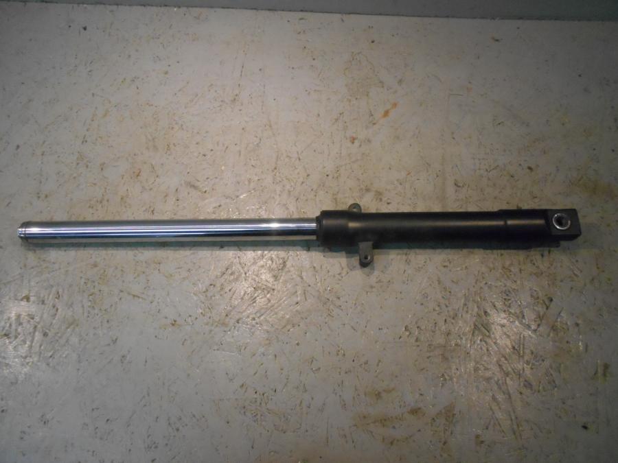 Framsidan på Gaffelben från en Honda CBR 125 R -2007 motorcykel.