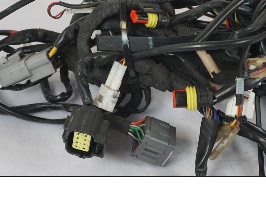 Extrabild3 på Kabelstam från en KTM 1290 Super Duke R -2018 motorcykel.