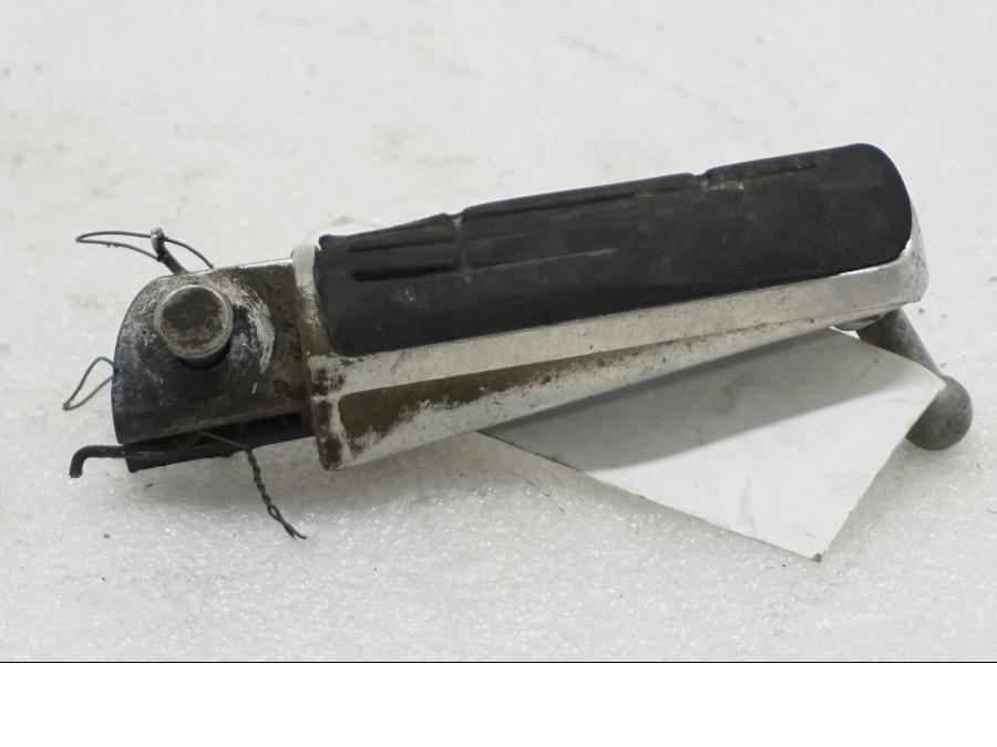 Framsidan på Fotpinne från en Yamaha TDM 900 -2002 motorcykel.