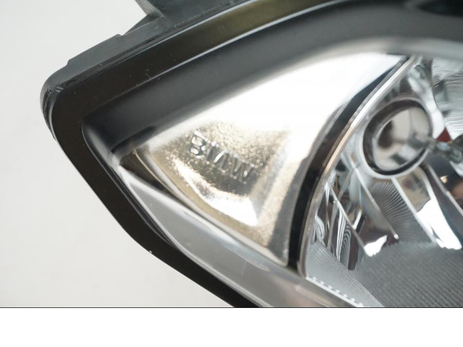 Snett uppifrån på Strålkastare från en BMW S 1000 XR -2016 motorcykel.