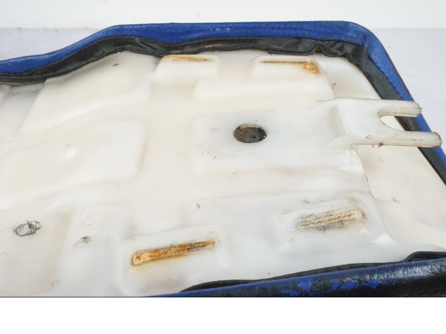 Extrabild1 på Sadel från en Kawasaki KL 650A -1987 motorcykel.