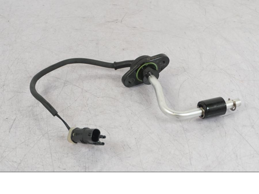 Baksidan på Oljenivågivare från en BMW R 1250 GS -2023 motorcykel.