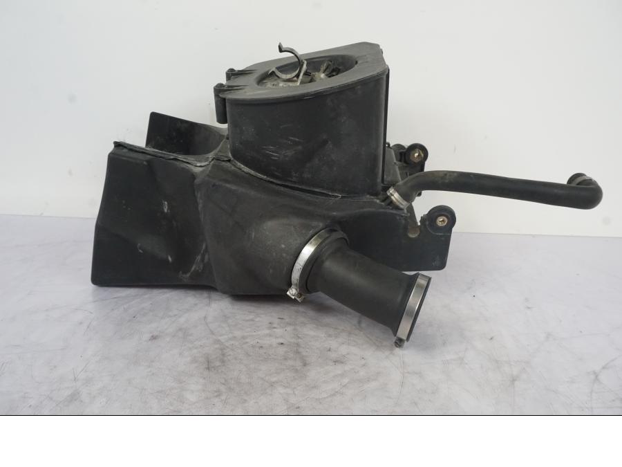 Vänster sida på Luftburk från en BMW R 1150 GS -2002 motorcykel.