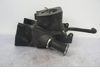 Vänster sida på Luftburk från en BMW R 1150 GS -2002 motorcykel.