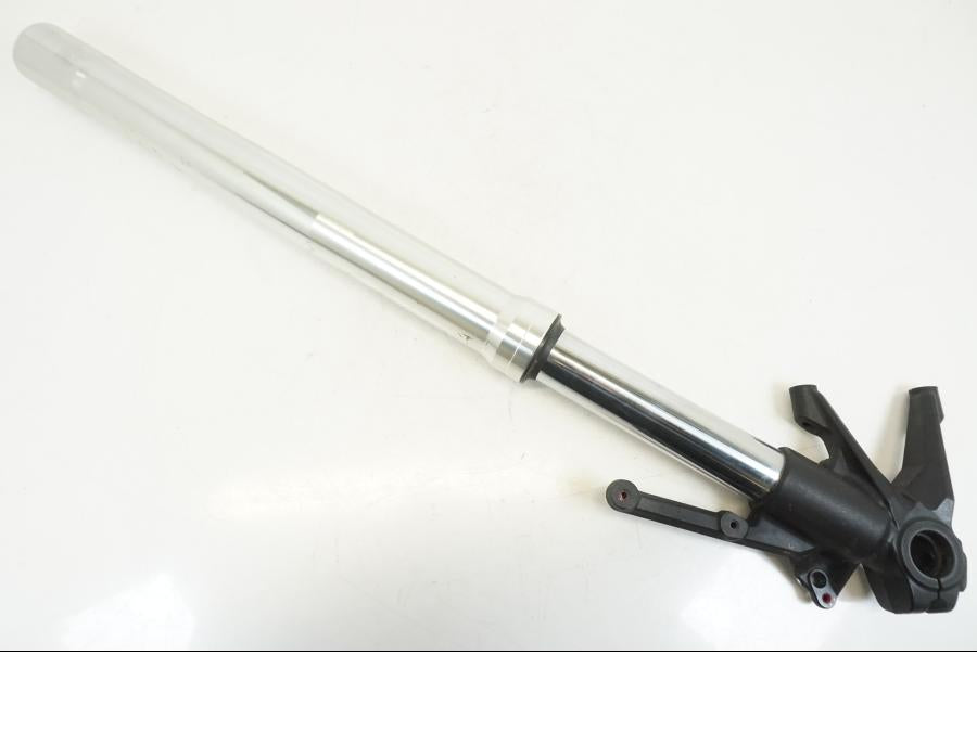 Framsidan på Gaffelben från en Ducati Hyperstrada -2013 motorcykel.