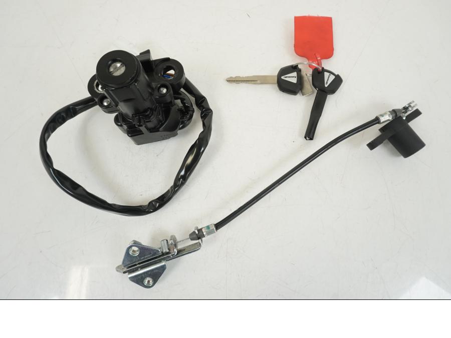 Framsidan på Låssats från en Kawasaki ER-6F -2016 motorcykel.