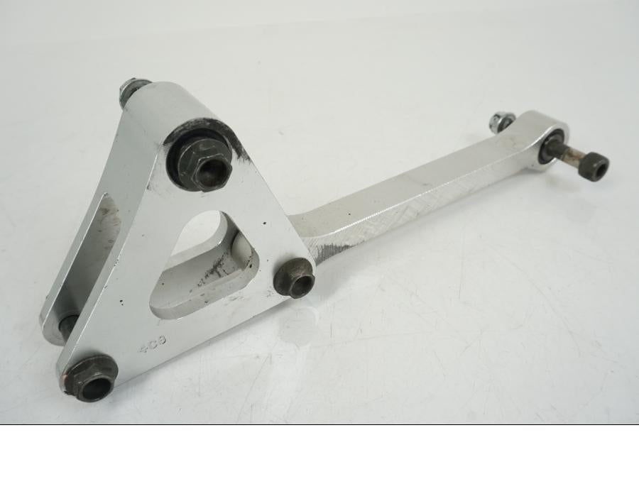 Snett nerifrån på Stötdämparlänkage från en Yamaha YZF 1000 R1 -2007 motorcykel.