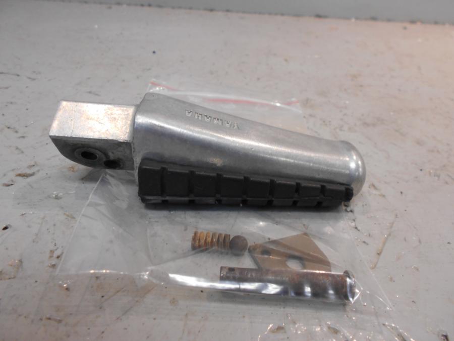 Baksidan på Fotpinne från en Yamaha XV 1100 -1996 motorcykel.