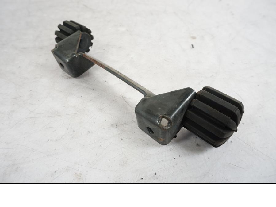 Höger sida på Sadelfäste från en BMW R 850 R -2004 motorcykel.