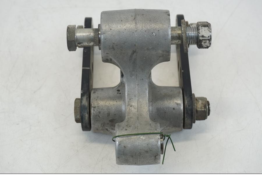 Baksidan på Stötdämparlänkage från en Yamaha XT 1200 A -2010 motorcykel.