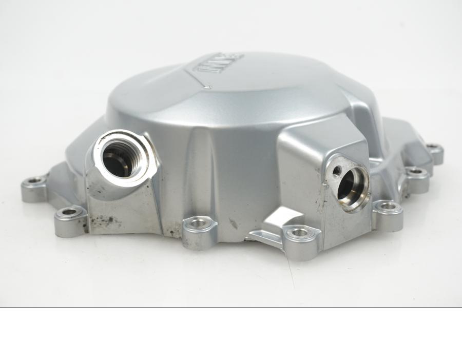 Snett nerifrån på Generatorkåpa från en BMW F 850 GS -2019 motorcykel.