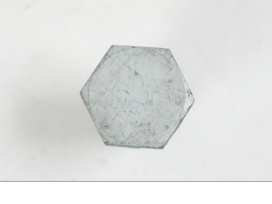 Snett nerifrån på Oljerör från en BMW F 650 CS -2002 motorcykel.