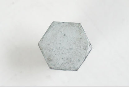 Snett nerifrån på Oljerör från en BMW F 650 CS -2002 motorcykel.