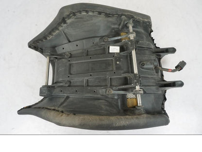 Snett uppifrån på Sadel från en Triumph Tiger Explorer -2013 motorcykel.